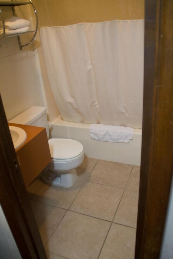 Tazewell Motor Lodge image 12