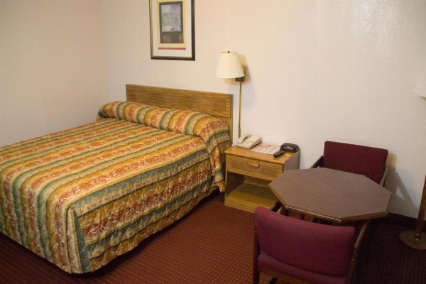 Tazewell Motor Lodge image 7