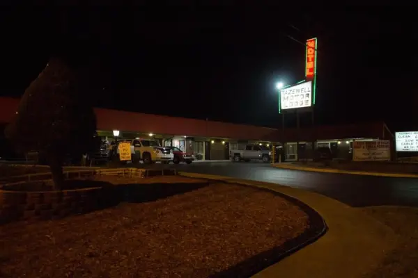 Tazewell Motor Lodge 10