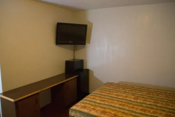 Tazewell Motor Lodge 6