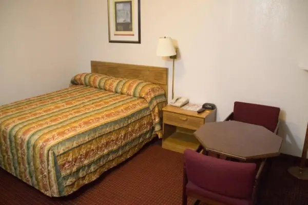 Tazewell Motor Lodge 7