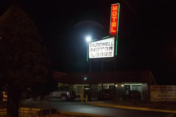 Tazewell Motor Lodge 8